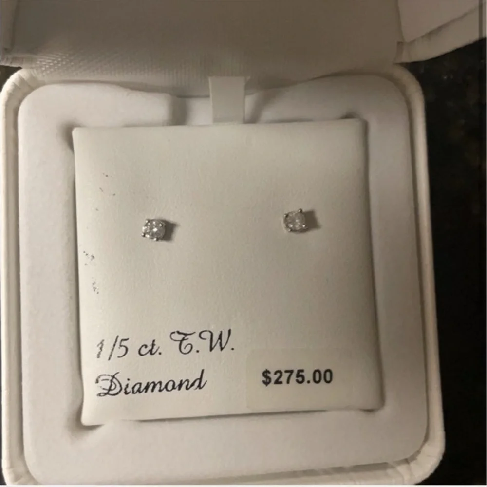 1/5 ct Diamond Stud Earrings NWT